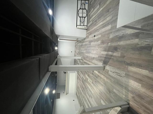 19186 Sunderland Road, Detroit, MI 48219