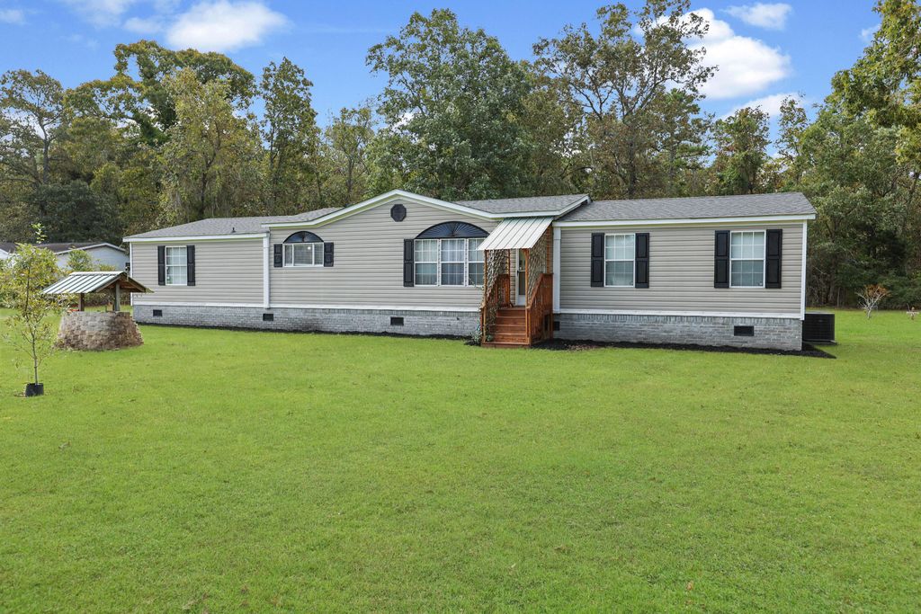 185 Moncks Corner Road, Eutawville, SC 29048