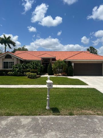 9664 W Lake Court, Boca Raton, FL 33434