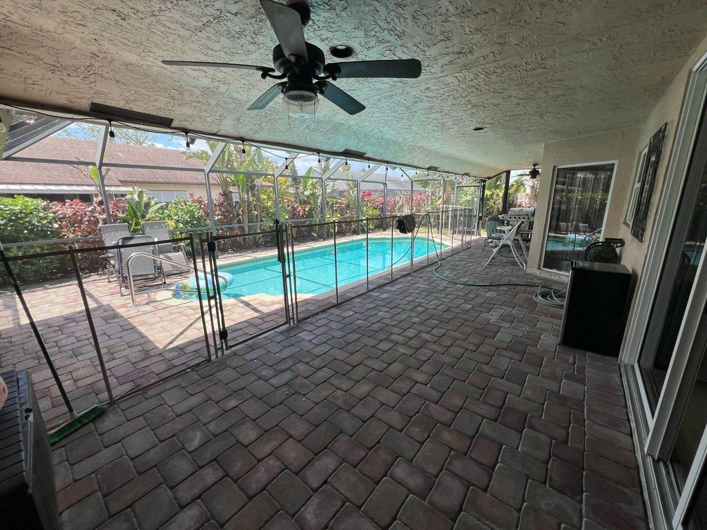 9664 W Lake Court, Boca Raton, FL 33434