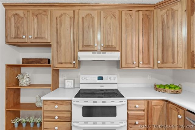 1122 E 144th Place, Glenpool, OK 74033