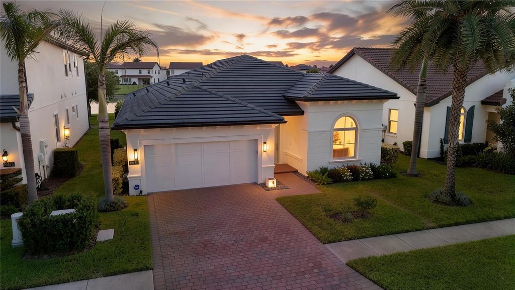 Image 2 of property listing at 10481 ROYAL CYPRESS WAY, Orlando, FL 32836