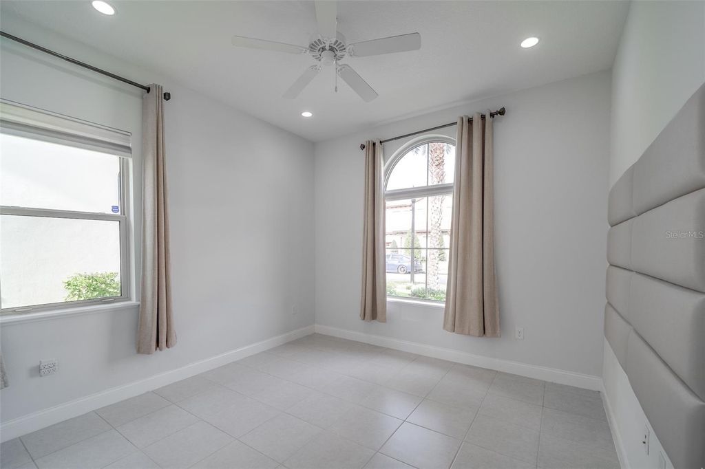 Image 11 of property listing at 10481 ROYAL CYPRESS WAY, Orlando, FL 32836