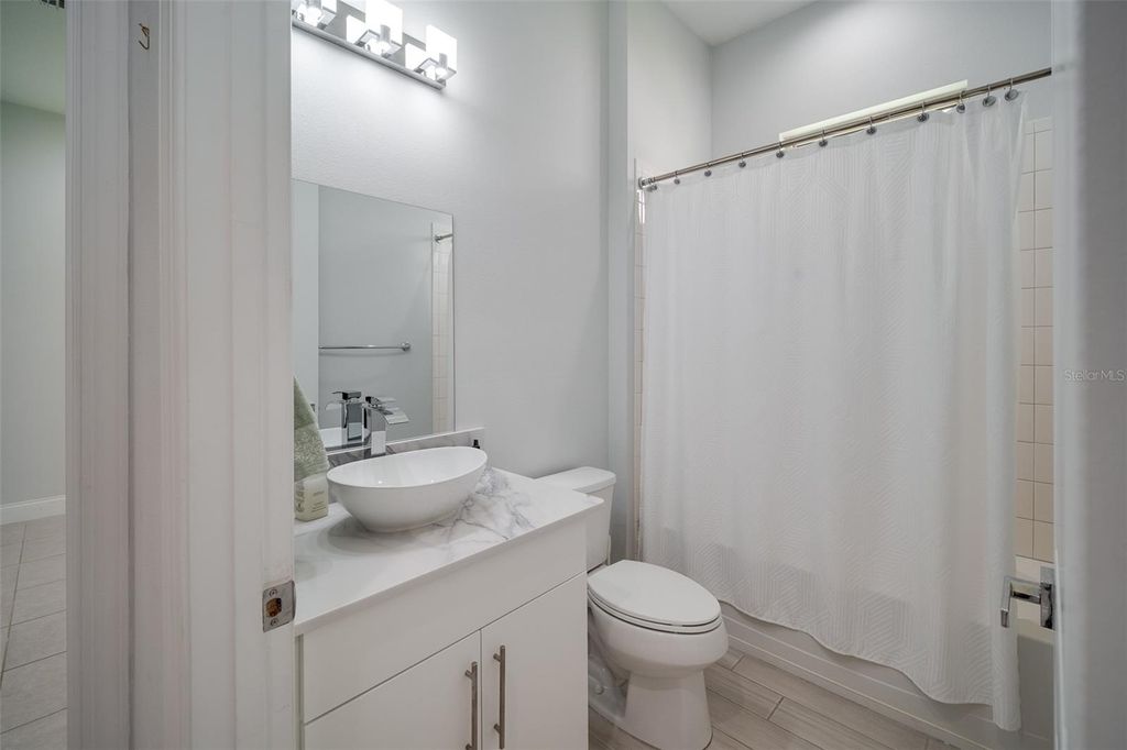 Image 12 of property listing at 10481 ROYAL CYPRESS WAY, Orlando, FL 32836