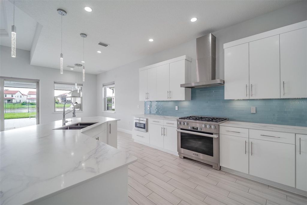 Image 20 of property listing at 10481 ROYAL CYPRESS WAY, Orlando, FL 32836