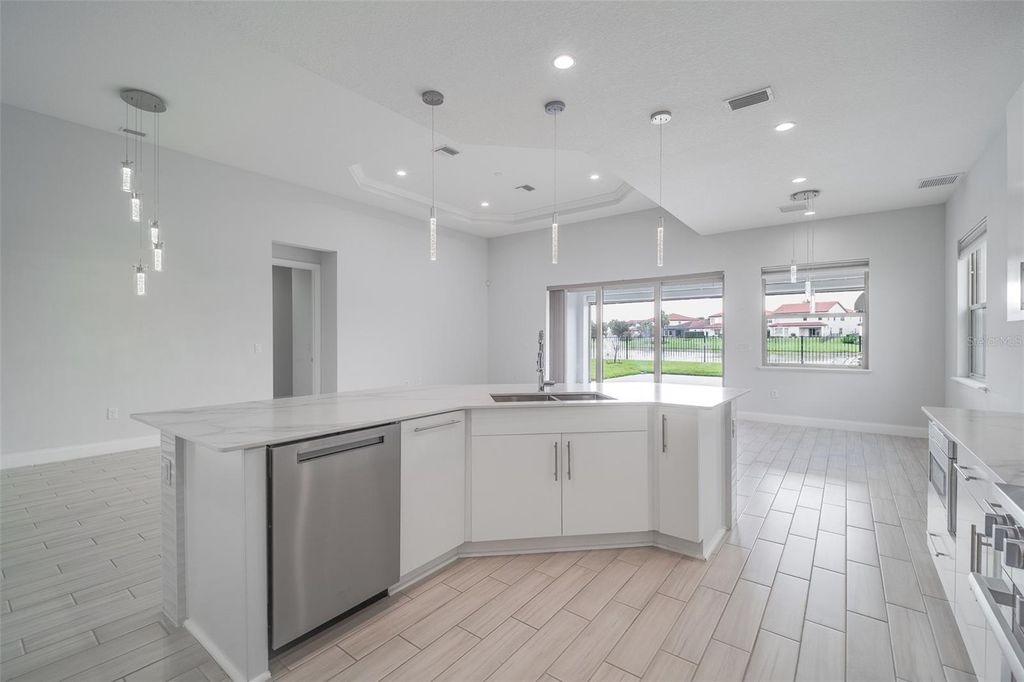 Image 22 of property listing at 10481 ROYAL CYPRESS WAY, Orlando, FL 32836