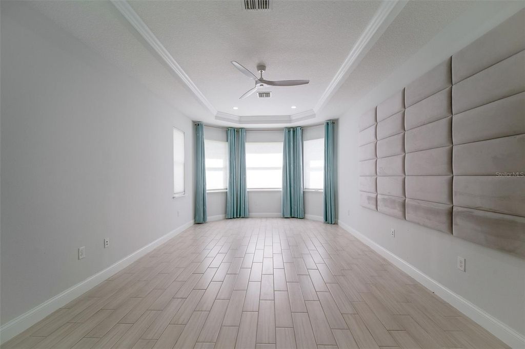 Image 28 of property listing at 10481 ROYAL CYPRESS WAY, Orlando, FL 32836