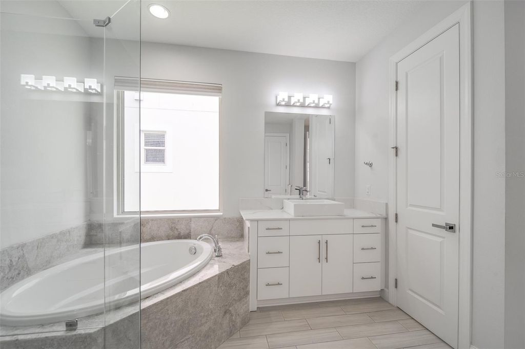 Image 36 of property listing at 10481 ROYAL CYPRESS WAY, Orlando, FL 32836