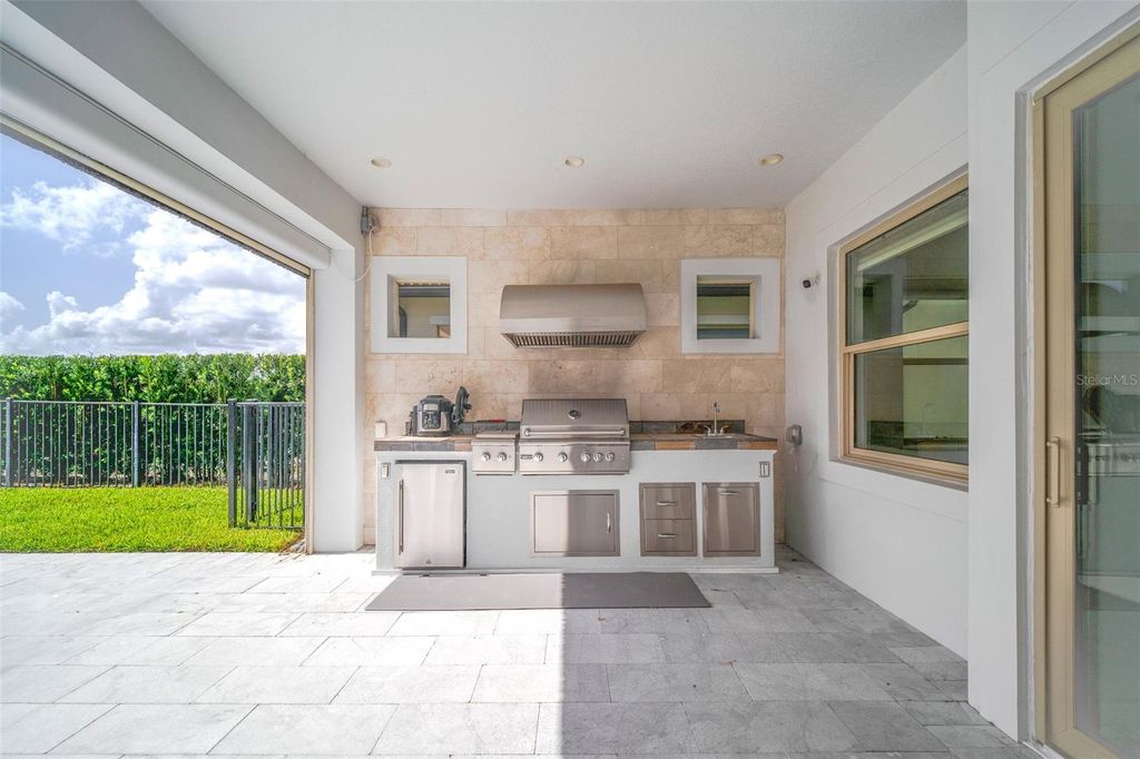Image 40 of property listing at 10481 ROYAL CYPRESS WAY, Orlando, FL 32836