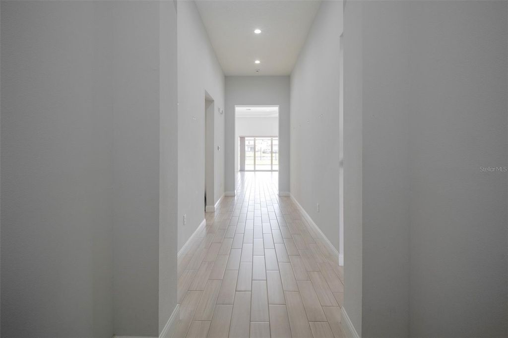 Image 5 of property listing at 10481 ROYAL CYPRESS WAY, Orlando, FL 32836