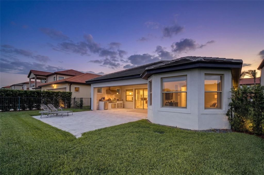 Image 43 of property listing at 10481 ROYAL CYPRESS WAY, Orlando, FL 32836