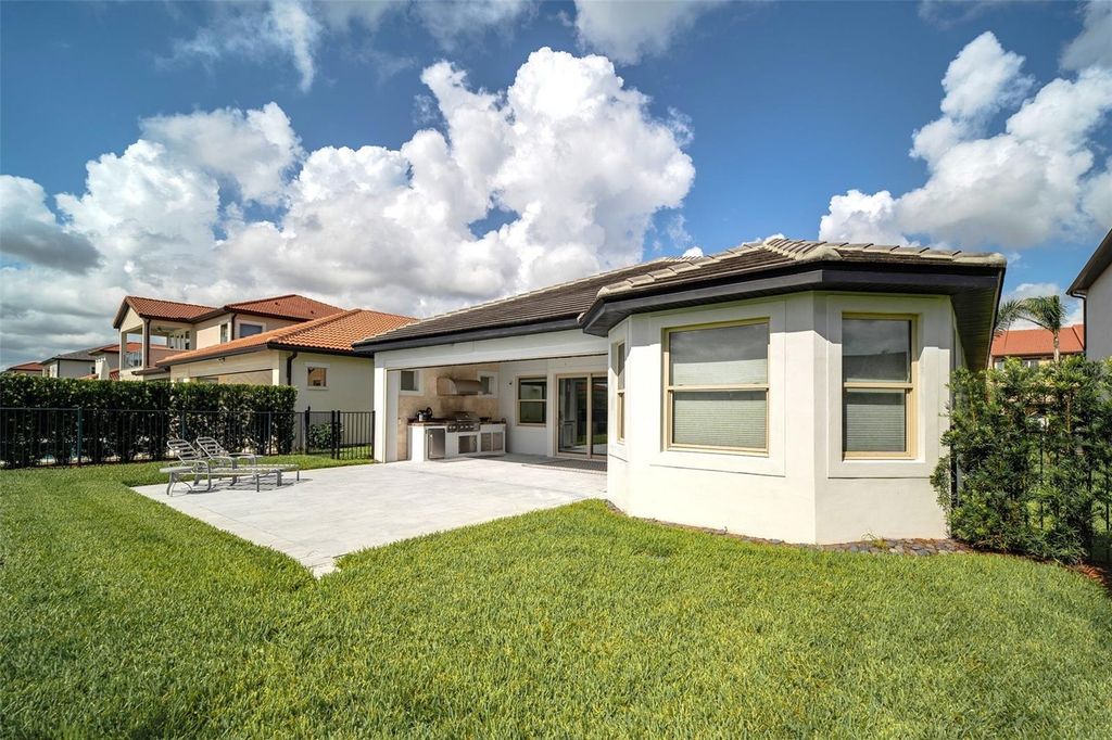 Image 44 of property listing at 10481 ROYAL CYPRESS WAY, Orlando, FL 32836
