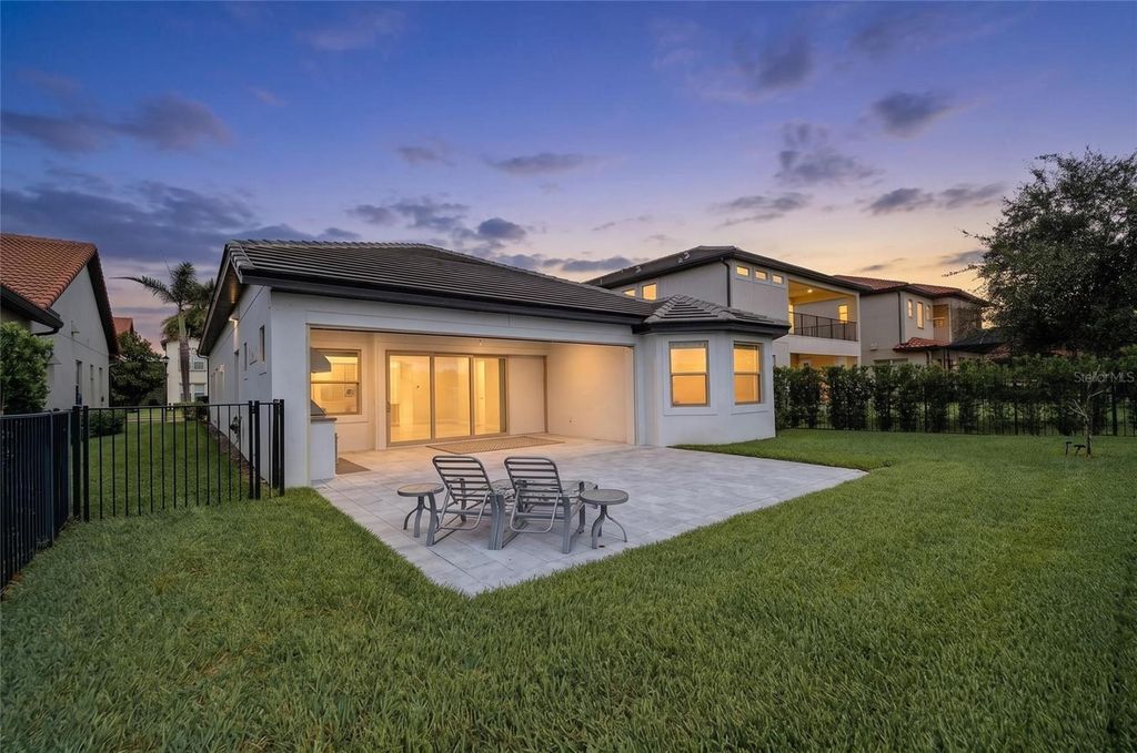 Image 45 of property listing at 10481 ROYAL CYPRESS WAY, Orlando, FL 32836