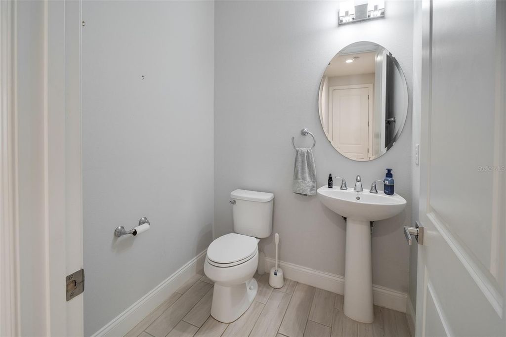 Image 9 of property listing at 10481 ROYAL CYPRESS WAY, Orlando, FL 32836