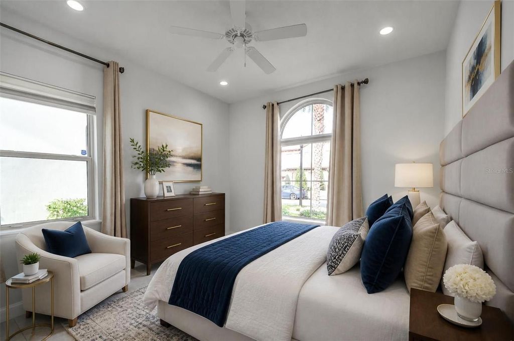 Image 10 of property listing at 10481 ROYAL CYPRESS WAY, Orlando, FL 32836