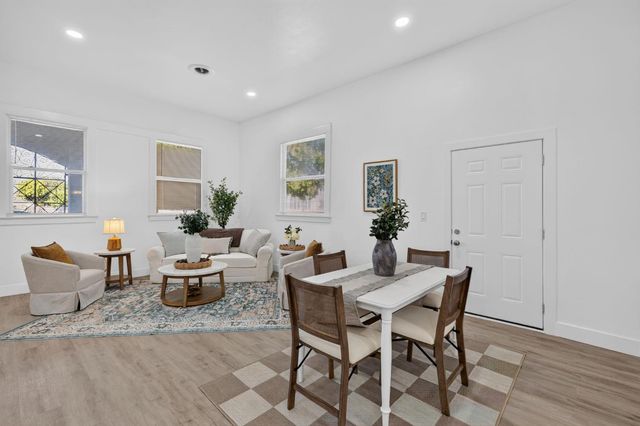 2354 Oakmont St, Sacramento, CA 95815