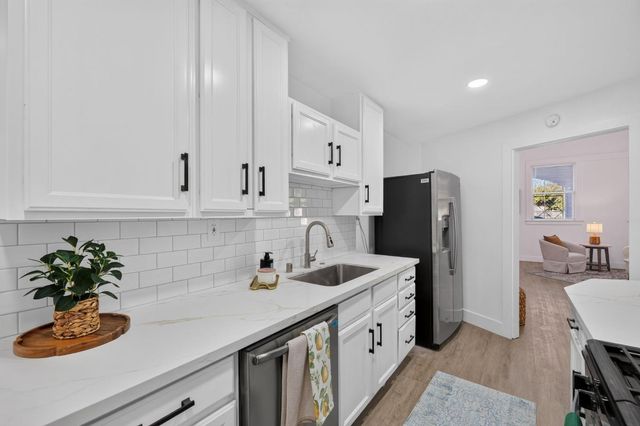 2354 Oakmont St, Sacramento, CA 95815