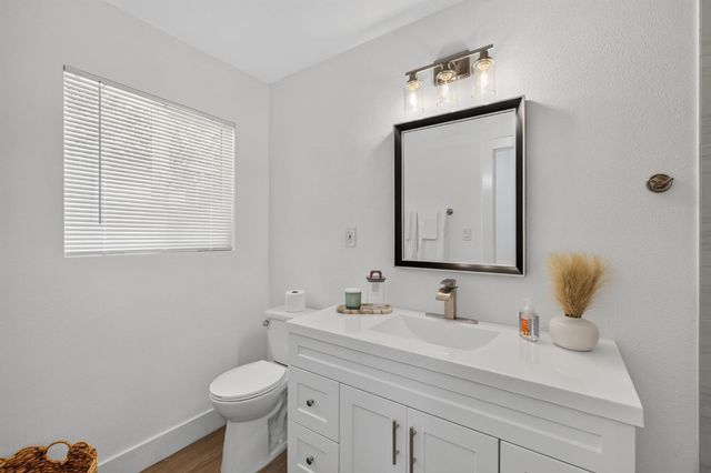 2354 Oakmont St, Sacramento, CA 95815