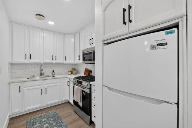 2354 Oakmont St, Sacramento, CA 95815