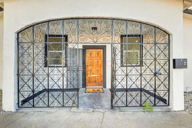 2354 Oakmont St, Sacramento, CA 95815