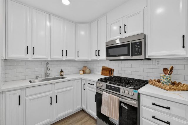 2354 Oakmont St, Sacramento, CA 95815