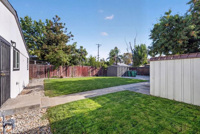 2354 Oakmont St, Sacramento, CA 95815