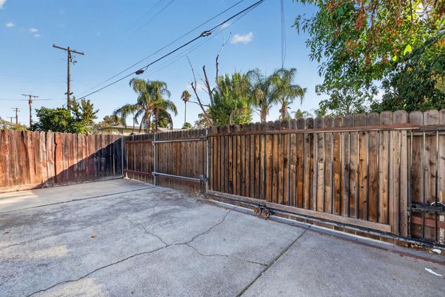 2354 Oakmont St, Sacramento, CA 95815