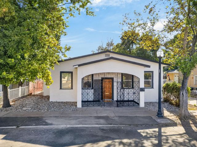 2354 Oakmont St, Sacramento, CA 95815