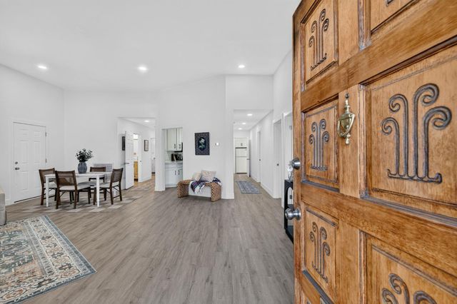 2354 Oakmont St, Sacramento, CA 95815