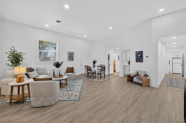 2354 Oakmont St, Sacramento, CA 95815