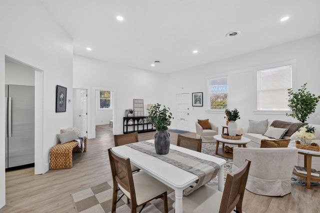 2354 Oakmont St, Sacramento, CA 95815