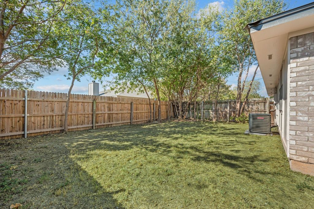 7714 Brandi Place 7714, North Richland Hills, TX 76182 — photo 3