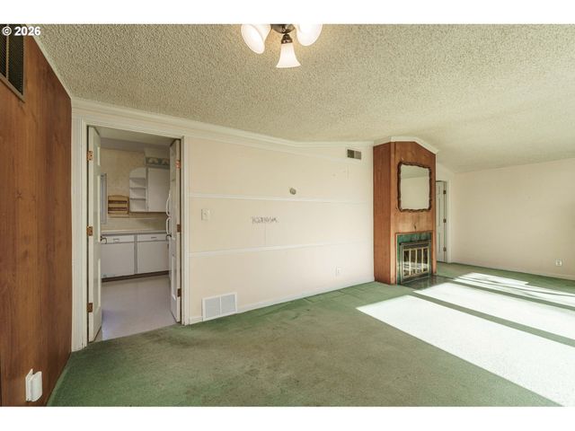 4104 FARVIEW Dr, Vancouver, WA 98661