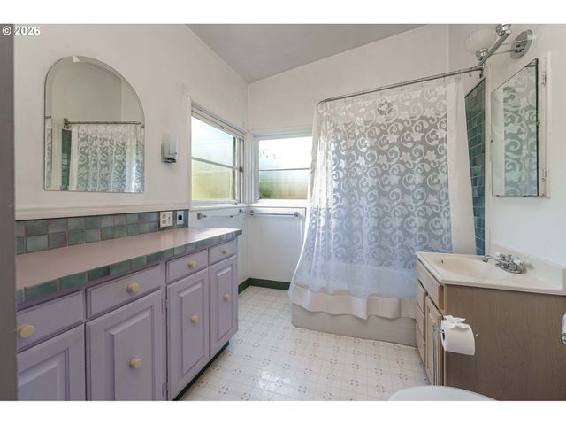 4104 FARVIEW Dr, Vancouver, WA 98661