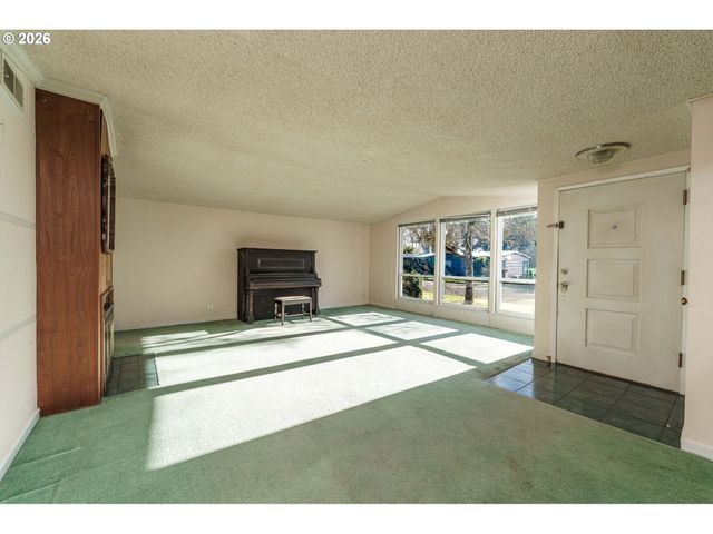 4104 FARVIEW Dr, Vancouver, WA 98661