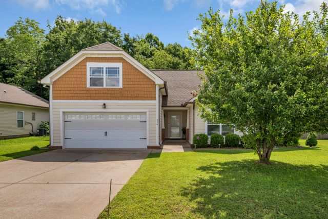 214 Wyburn Pl, Burns, TN 37029
