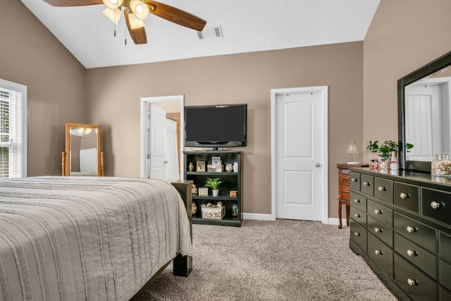 214 Wyburn Pl, Burns, TN 37029