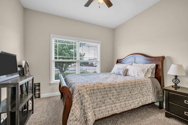 214 Wyburn Pl, Burns, TN 37029