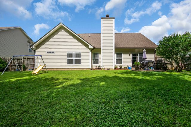 214 Wyburn Pl, Burns, TN 37029