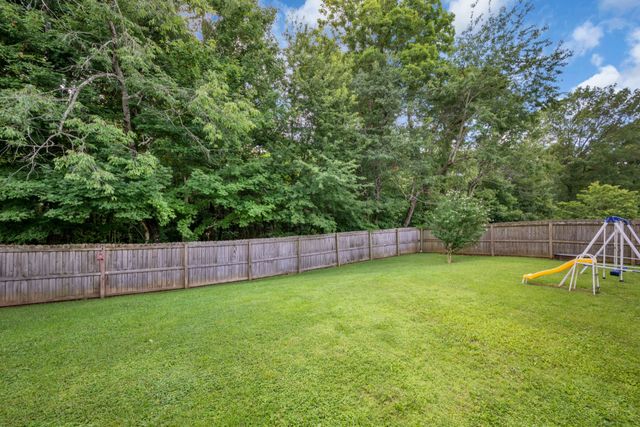 214 Wyburn Pl, Burns, TN 37029