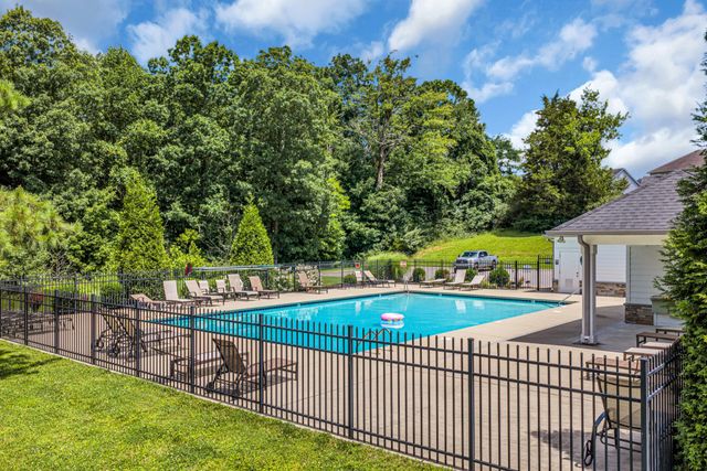 214 Wyburn Pl, Burns, TN 37029