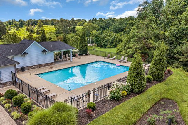 214 Wyburn Pl, Burns, TN 37029