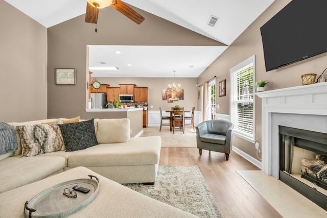 214 Wyburn Pl, Burns, TN 37029