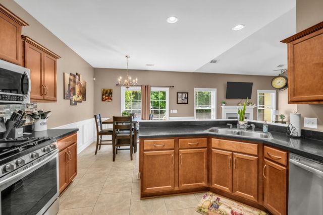 214 Wyburn Pl, Burns, TN 37029