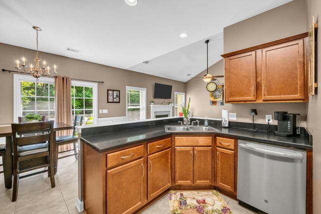 214 Wyburn Pl, Burns, TN 37029