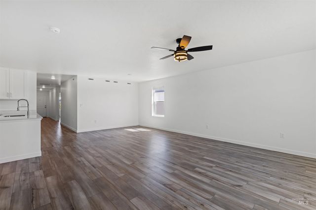 8641 E Velvet Ash St, Nampa, ID 83687