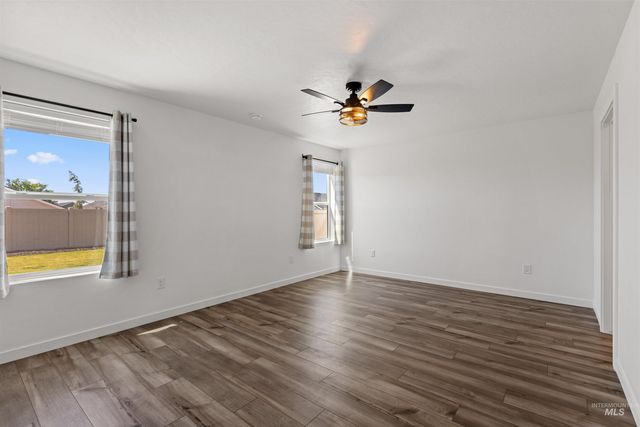 8641 E Velvet Ash St, Nampa, ID 83687