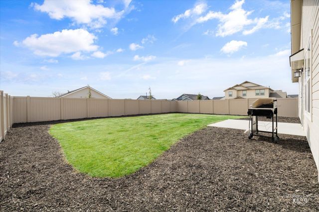 8641 E Velvet Ash St, Nampa, ID 83687
