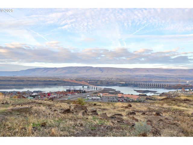 512 E KNOLL Ct, The Dalles, OR 97058