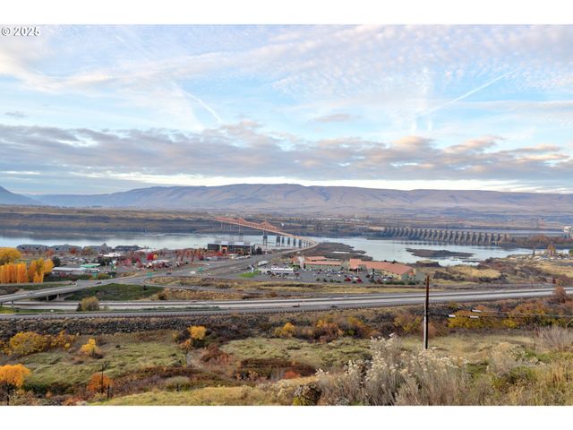 512 E KNOLL Ct, The Dalles, OR 97058